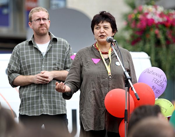 Záštitu nad akcí Queer Parade Brno 2008 převzala ministryně pro lidská práva a národnostní menšiny Džamila Stehlíková. | Foto: Tomáš Adamec, Aktuálně.cz