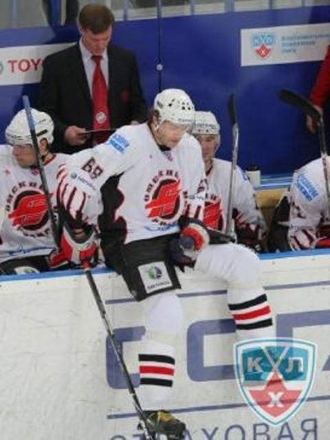 Jaromír Jágr smutní po prohraném prvním utkání play-off KHL. | Foto: www.khl.ru