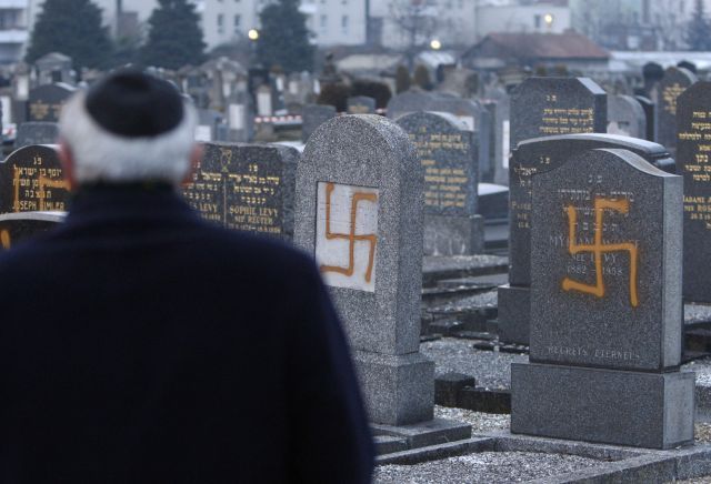 Útok se odehrál jen den po 65.výročí osvobození tábora v Osvětimi. | Foto: Reuters