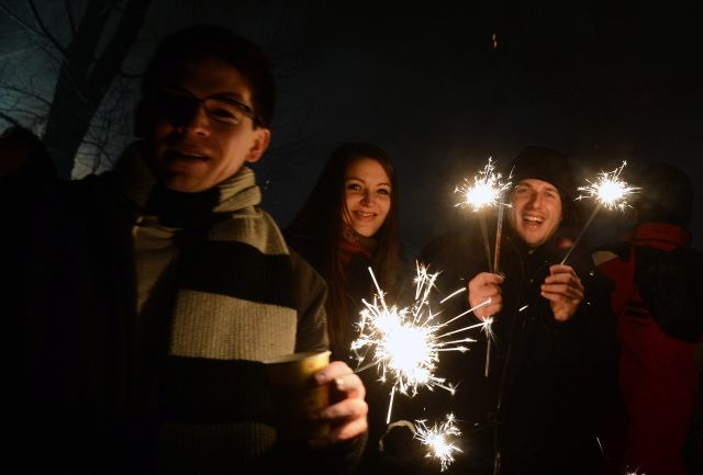 Podstatně komornější oslavy Nového roku v Riegrových sadech v Praze na Vinohradech. | Foto: ČTK