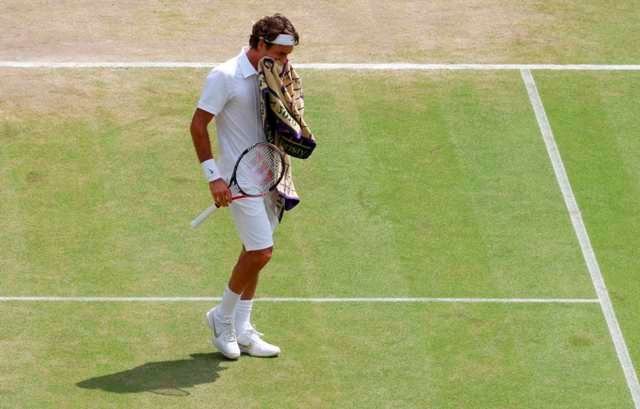 ...Federer však na zvrat utkání neměl síly. | Foto: Reuters