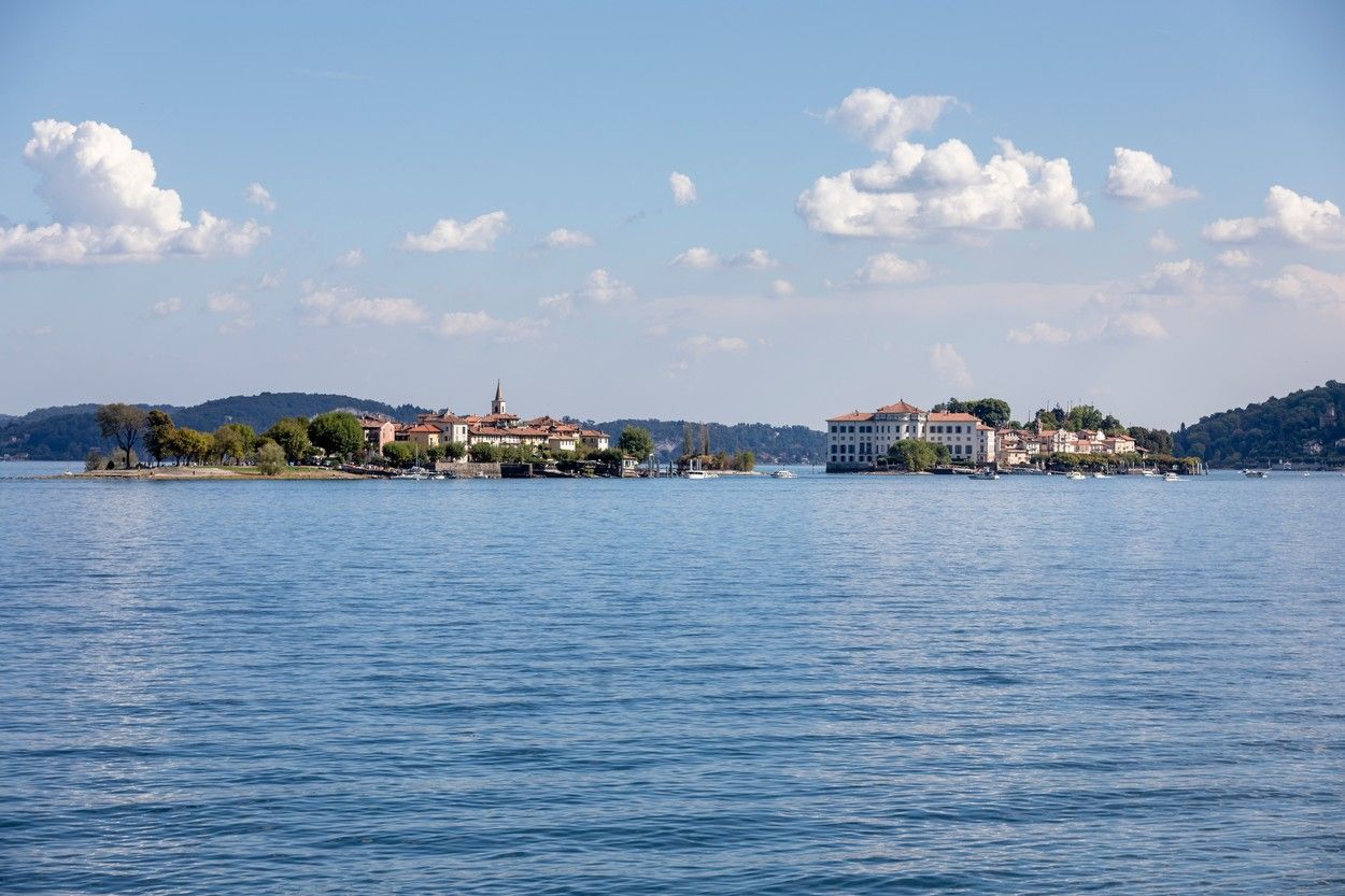 Una barca con turisti si è ribaltata in un lago italiano, quattro persone sono morte