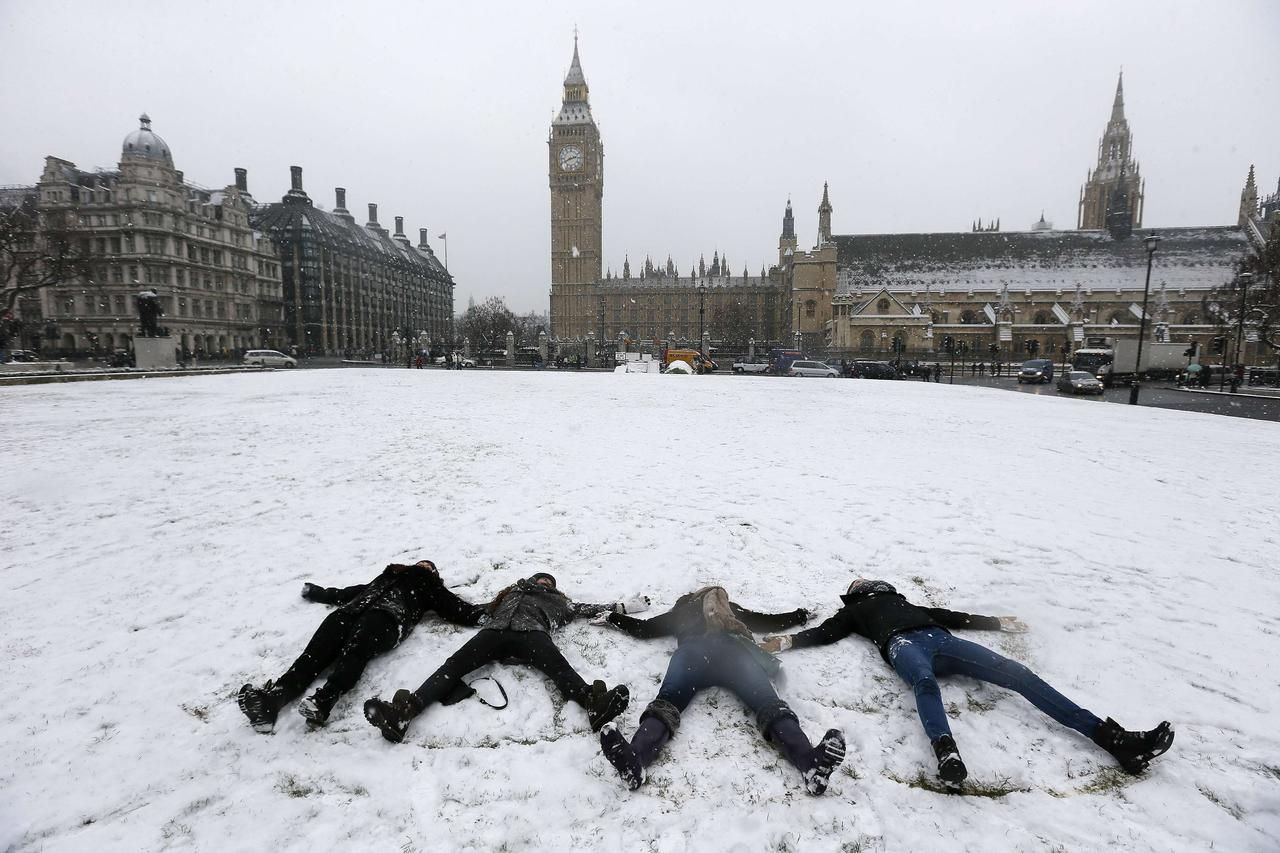 Бывают ли зимние. Снег в Великобритании. Снег в Лондоне. Зима в Англии. Лондон зимой.