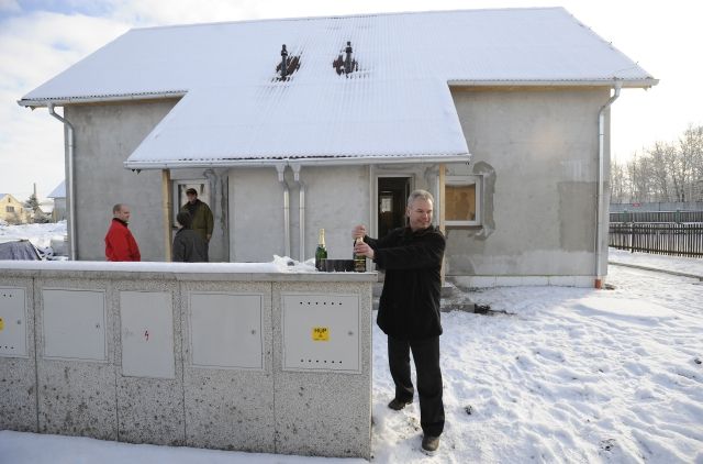 Nájemníci převzali povodňové domky, které nechalo město Hrádek nad Nisou vybudovat pro lidi nejhůře postižené loňskými ničivými záplavami. | Foto: ČTK