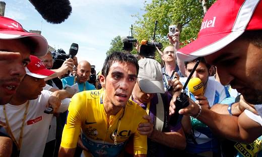 Alberto Contador s novináři | Foto: Reuters