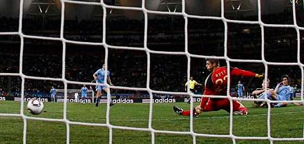 Cavani vyrovnává na 1:1 | Foto: Sport