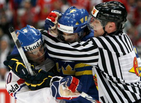 Velká bitva tak pokračovala prodloužením. | Foto: Reuters