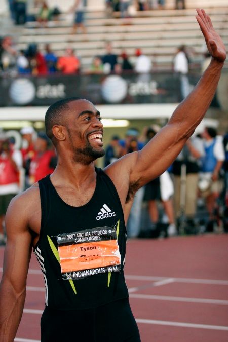 Tyson Gay se raduje z vítězství na americkém šampionátu v běhu na 100 metrů. | Foto: Reuters