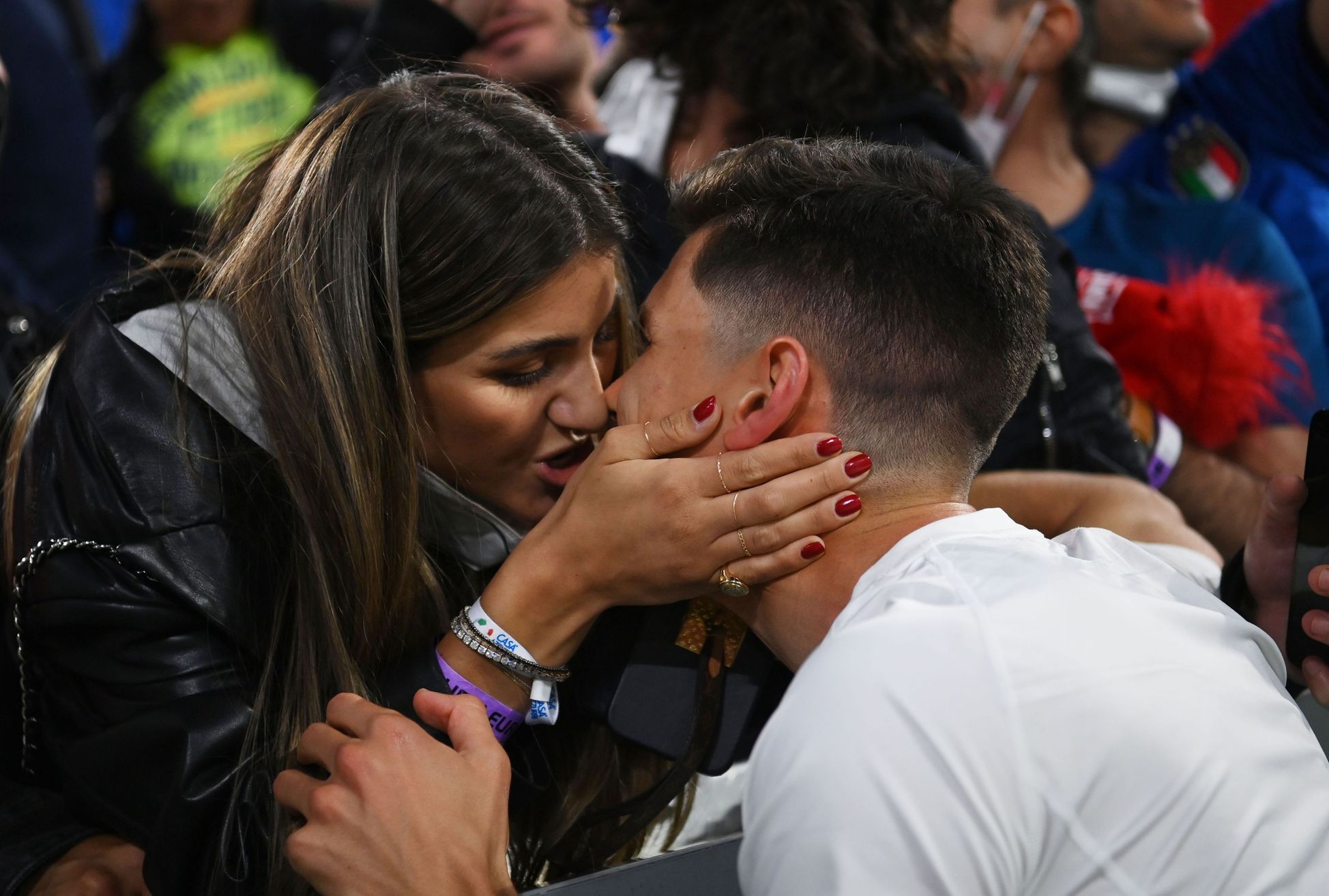 Il superbo tiro di Insigne spinge l’Italia in semifinale, Lukaku finisce in ginocchio