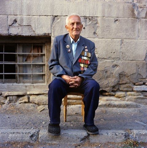 Gruzínský veterán Otar Gogiašvili bojoval od roku 1942 proti Němcům v Rudé armádě. Jeho portrét byl vyfotografován 8. srpna 2008 ve městě Gori. | Foto: Profimédia