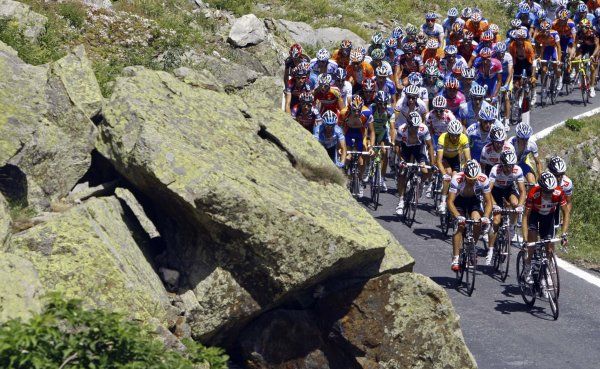 Velké převýšení, hory, skály. Takové kulisy nabídla úterní část Tour. | Foto: Reuters