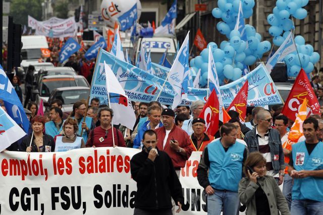 27. 5. - Francouzi mají jít do důchodu později, odbory se bouří. Vlna demonstrací ale tento týden zasáhla například i Španělsko. O situaci ve Francii čtěte - zde | Foto: Reuters