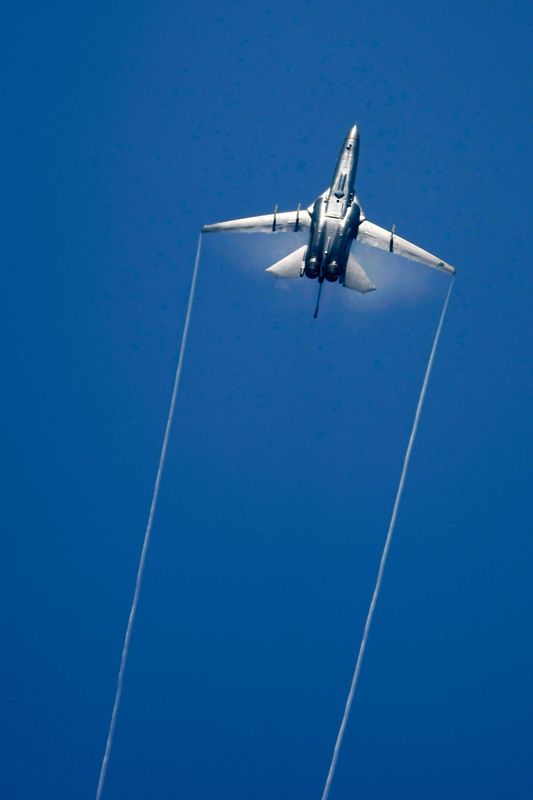 Manévry letounu F-111 Aardvark ausralských vzdušných sil. | Foto: Reuters