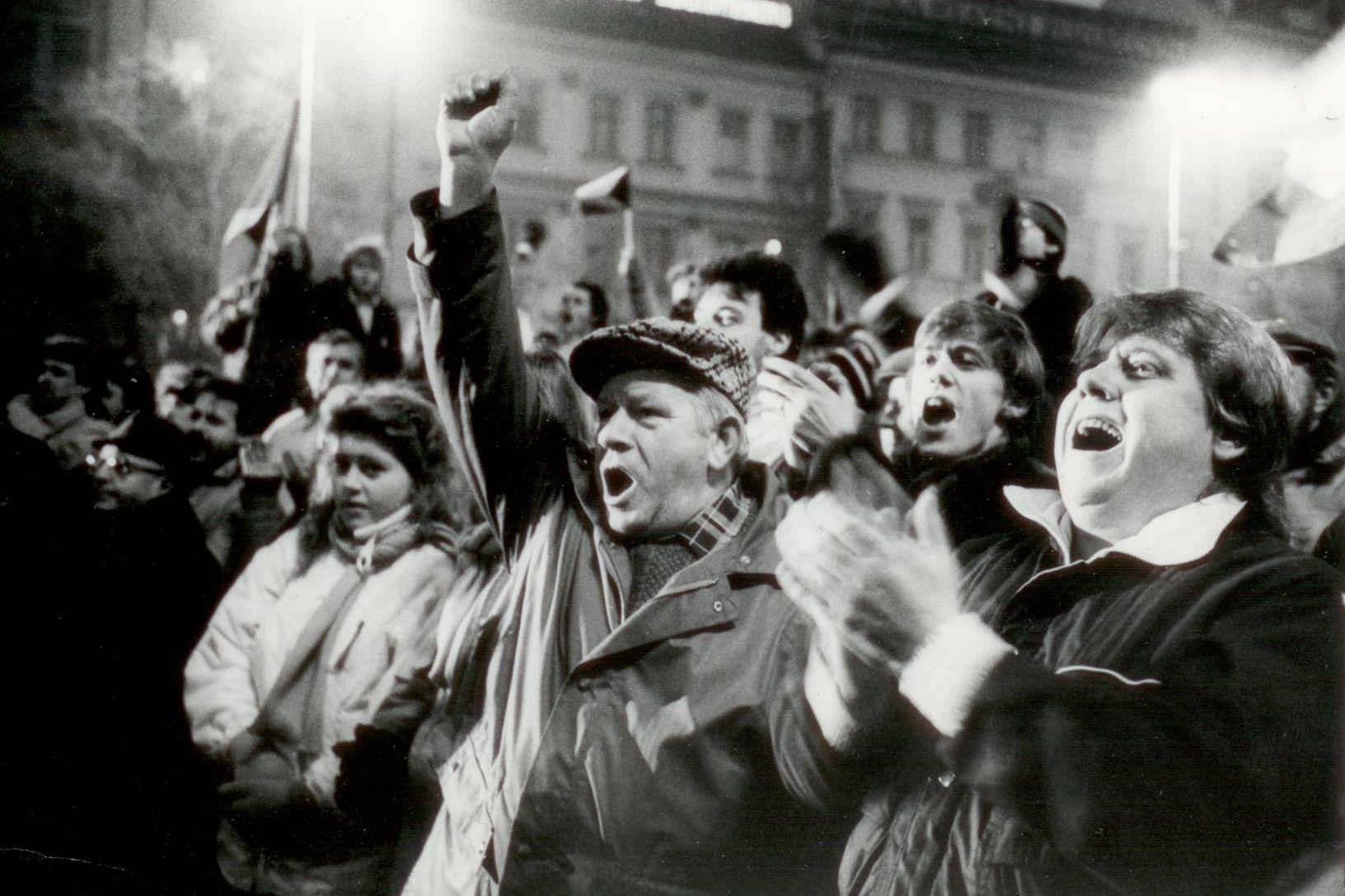 Бархатные революции 1989 страны. Революция в Чехословакии 1989. Революция в Венгрии 1989. Бархатные революции 1989-1991. Митинги в Чехословакии 1989.