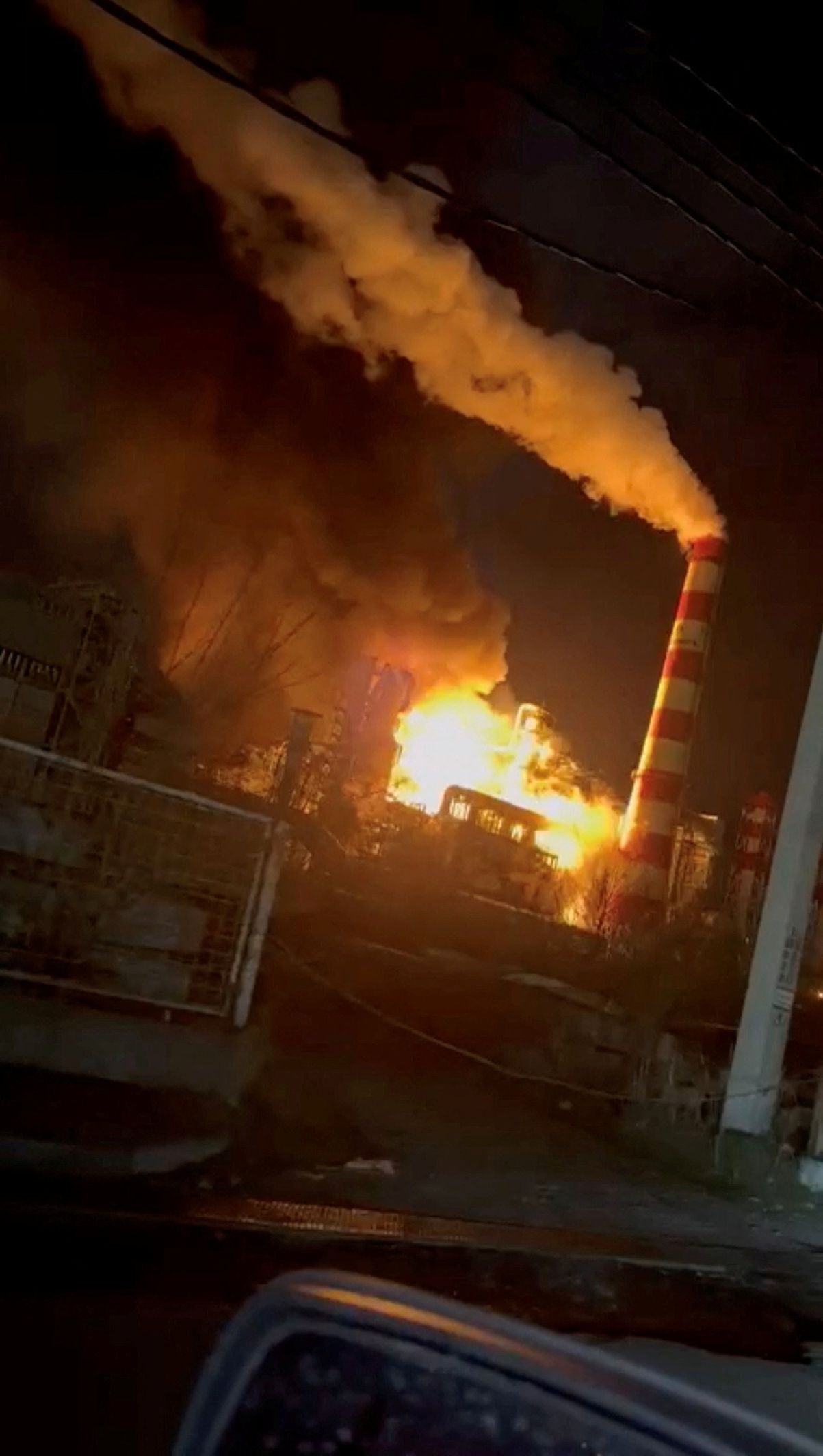 Ukrajinské drony útočily na Saratov, hoří rafinérie