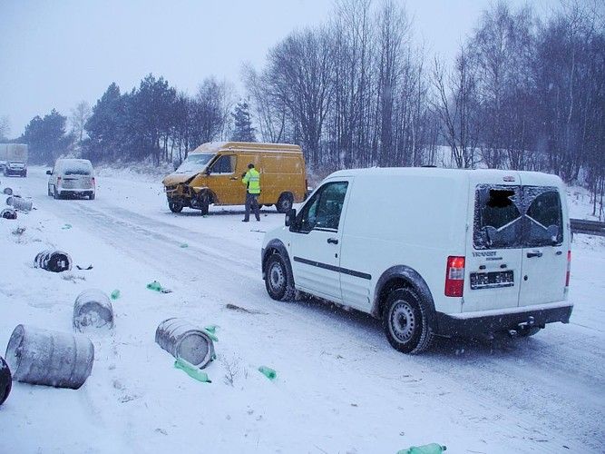 "Po ránu nehod ubylo, lidé zřejmě po informacích o vývoji počasí v médiích zbytečně nevyjíždějí," řekla krajská policejní mluvčí Dana Čírtková. | Foto: HZS Vysočina