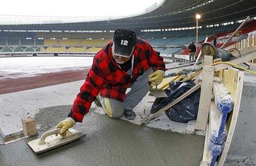 Vídeňský stadion Ernsta Happela, který bude hostit Euro 2008, prochází rekonstrukcí. | Foto: Reuters