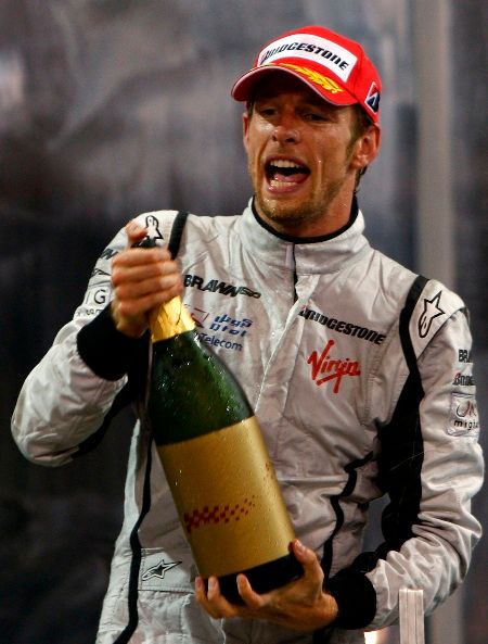 Brit Jenson Button dojel v Abú Zabí třetí, ale znovu mohl oslavit mistrovský titul | Foto: Reuters