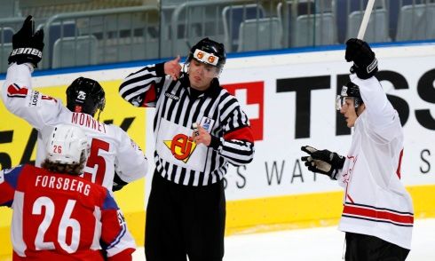 Monnetovu branku dokonce zkoumal videorozhodčí. | Foto: Tomáš  Kubánek