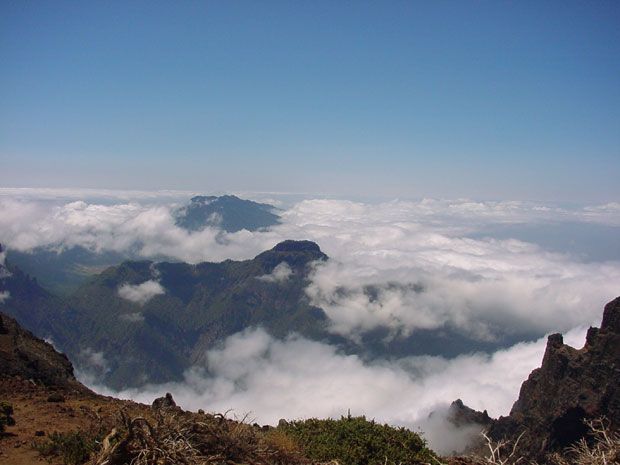 Observatoř se nachází vysoko v horách, aby byly co nejvíce eliminovány světelné vlivy atmosféry, například mraků. | Foto: SMM, Animación y 3D, IAC