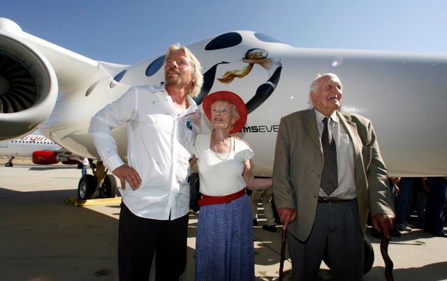 Richard Branson se svou matkou Evou a otcem Tedem | Foto: Reuters