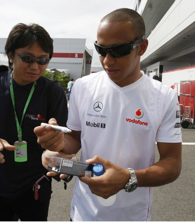 Lewis Hamilton miluje Japonsko a japonské fanoušky. Vloni ve Fudži vyhrál. Co předvede letos? | Foto: Reuters