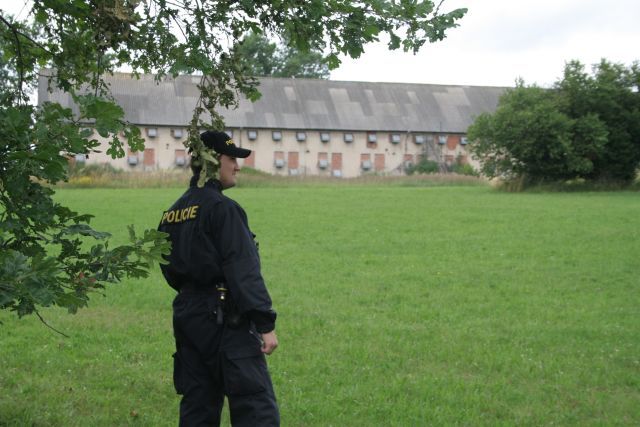 Policie hlídá ochranné pásmo v Noříně | Foto: Martin Boubín