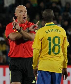 Howard Webb si dělá respekt | Foto: Sport