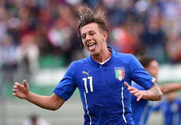 Itálie veze na Euro jako tradičně zkušený tým, jednou z výjimek je ale dvaadvacetiletý záložník Federico Bernardeschi. Hráč Fiorentiny odehrál v Serii A zatím pouze 40 zápasů a v reprezentaci debutoval až letos v březnu. Jeho využitelnost prakticky na všech ofenzivních postech včetně útoku je ale velkou devizou. | Foto: Reuters