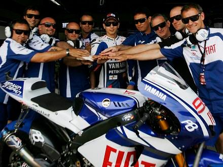 Jorge Lorenzo s týmem | Foto: Sport