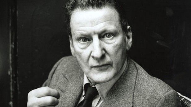 20. 7. - Lucian Freud, portrétista - Ve věku 88 let zemřel malíř Lucian Freud, jeden z nejvýznamnějších představitelů britského i světového umění 20. století. Lucian Freud byl vnukem psychoanalytika Sigmunda Freuda pocházejícího z moravského Příbora. Proslavil se realistickými portréty a akty. Na obrazech lze nalézt jeho rodinu a přátele, později příslušníky panovnické rodiny. Pod jeho štěcem se ocitla i nahá těhotná modelka Kate Mossová, odmítl ale portrétovat kupříkladu princeznu Dianu či papeže s tím, že "nemaluje lidi, které nemá rád".
 
 Připomeňte si tuto osobnost ve článku zde | Foto: Aktuálně.cz