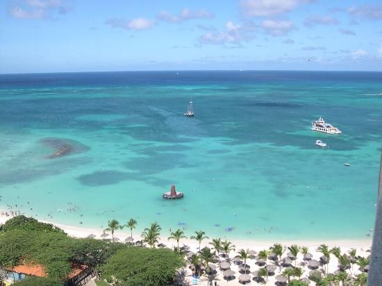 Aruba má ve své filozofii historicky zakořeněnou přátelskou atmosféru a je označována jako Šťastný ostrov. Celoročně slunečné klima vybízí k veselé náladě a pozitivnímu životnímu stylu. Obyvatelé Aruby mají pozitivní a optimistický přístup k životu, jsou vždy přátelští a usměvaví. | Foto: AČCKA