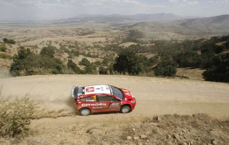 Sebastian Loeb na trati v Mexiku | Foto: Reuters