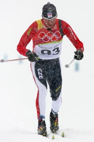 Lukáš Bauer si jede pro olympijské stříbro v běhu na 15 km klasicky. | Foto: ČTK/AP