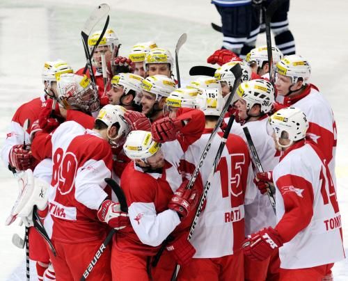 Radost hokejistů Slavie po výhře nad Plzní | Foto: ČTK