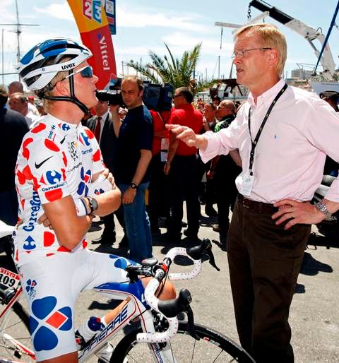 Ari Vatenen, jeden z kandidátů na šéfa FIA. Na snímku při návštěve jedné z etap letošní Tour de France. | Foto: Reuters