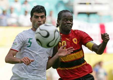 Akwá versus Íránec Rezaei. | Foto: Reuters