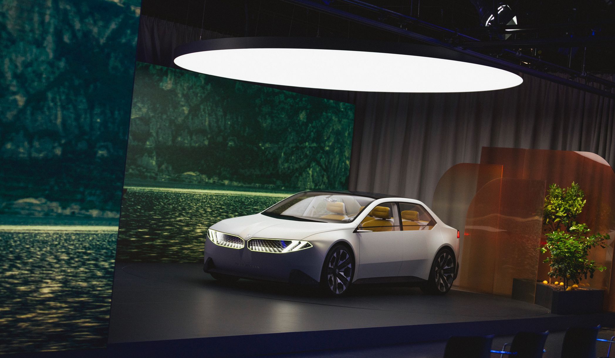 BMW Unveils Vision Neue Klasse: Electric Car with Super-Fast Charging and New Design