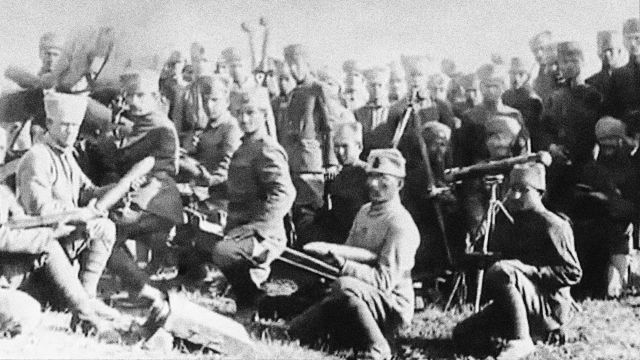 V březnu 1921 se štěstí obrátilo. Turci odrazili ve třech bitvách řecké útoky. Zdaleka ale neměli vyhráno. Řekům se podařilo dostat do blízkosti Ankary. Na další ofenzivu se Turci připravovali rok. | Foto: Youtube.com