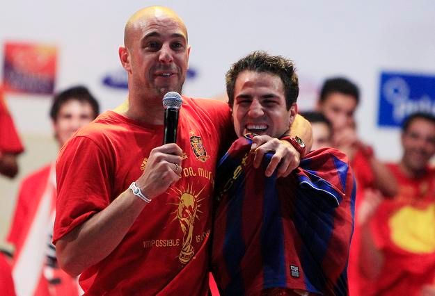 Pepé Reina a Francesc Fabregas | Foto: Sport