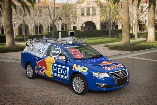 Junior: upravený VW Passat nebude mít člověka za volantem. Řídit jej bude počítač. | Foto: Stanford University