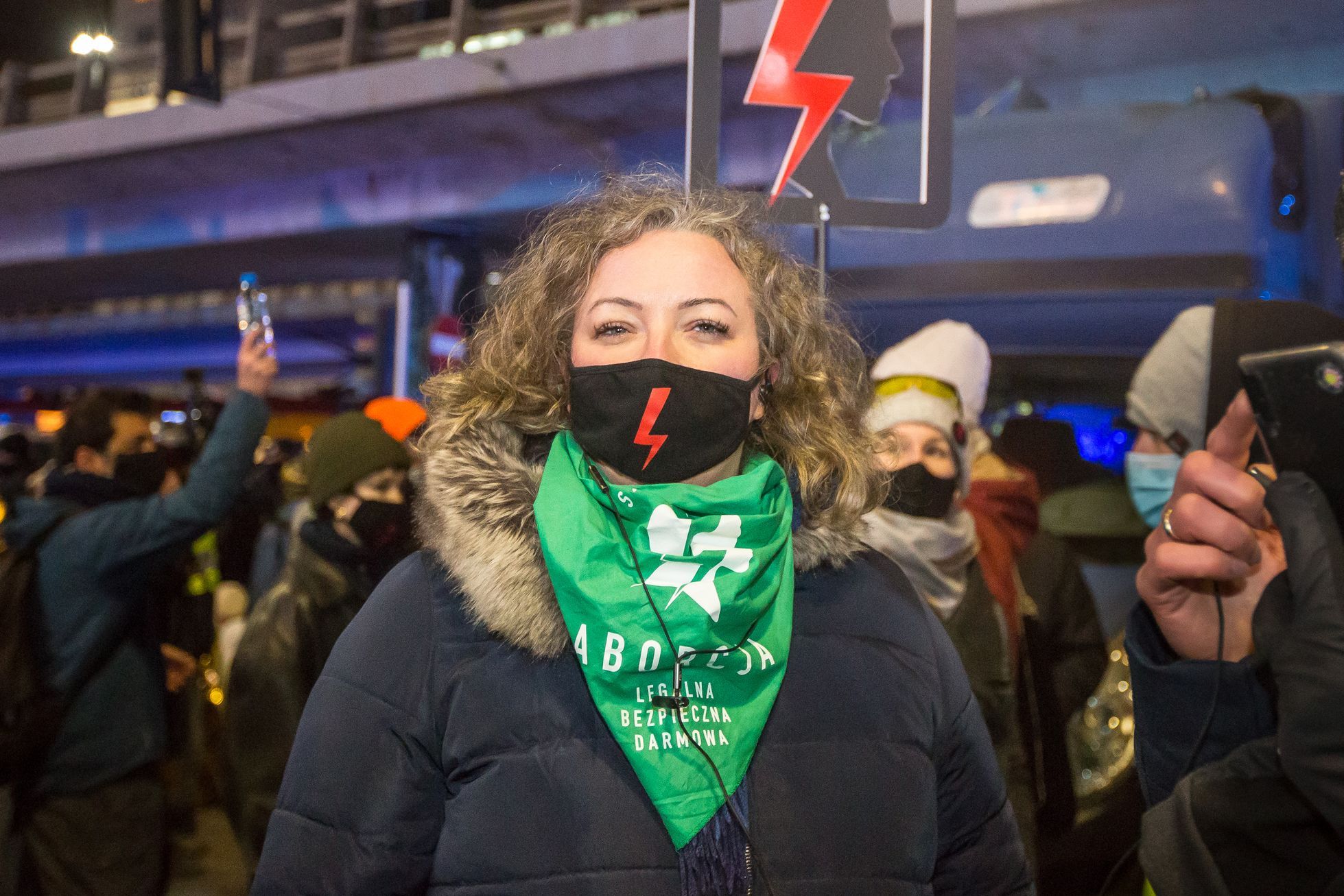 Kobieta kierująca polskimi protestami.  Ma groźby bombowe i stoi przed sądem