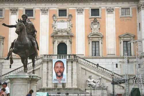 Portrét Giancarla Bossiho na římském náměstí Campidoglio | Foto: PIME