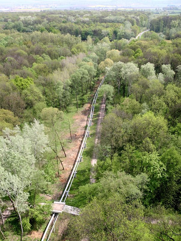 Trubkami ropovodu o průměru 50cm může protéct až 9 milionů tun ropy za rok. Délka ropovodu na českém území je 359km, respektive 574km včetně jeho zdvojení v některých úsecích a odbočky do Parama Pardubice. | Foto: Ondřej Besperát