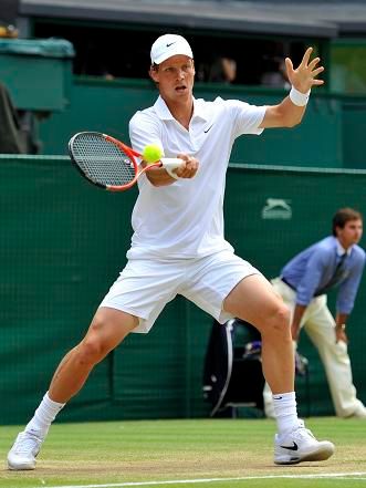 Tomáš Berdych zpočátku držel svůj servis | Foto: Sport