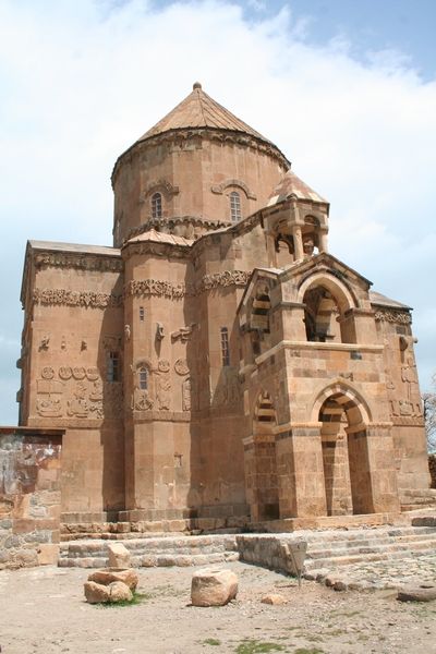 Pohled na zdobení kostela sv. Kříže. Kostel byl vystavěn mezi léty 915-921. | Foto: Roman Staněk, Aktuálně.cz