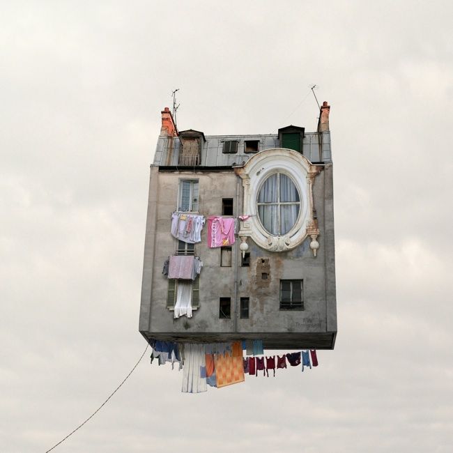 Z cyklu "Flying Houses" | Foto: Laurent Chehere