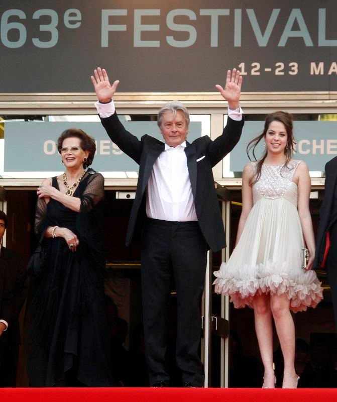 Alain Delon na festivalu v Cannes. | Foto: Reuters