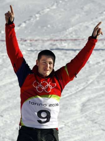 Slovenský snowboardista Radoslav Židek se raduje z olympijského stříbra. | Foto: Reuters