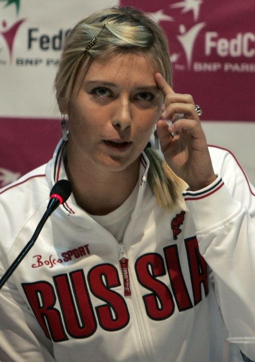 Maria Šarapovová na tiskové konferenci před fedcupovým duelem s Izraelem. | Foto: Reuters